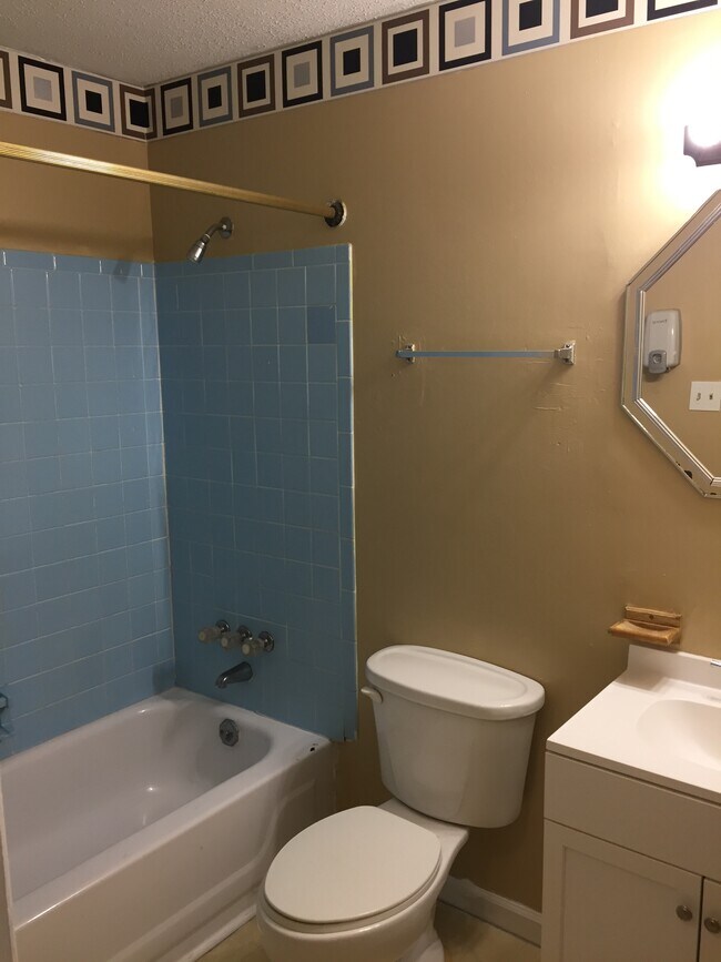 Building Photo - 321 Milburn Dr