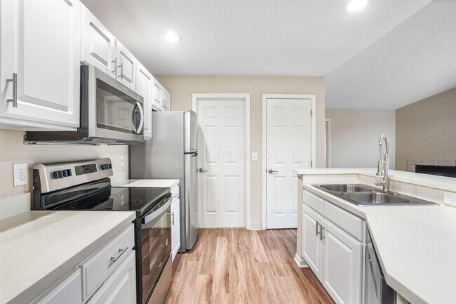 Foto del edificio - 5027 Stratford Pine Ln
