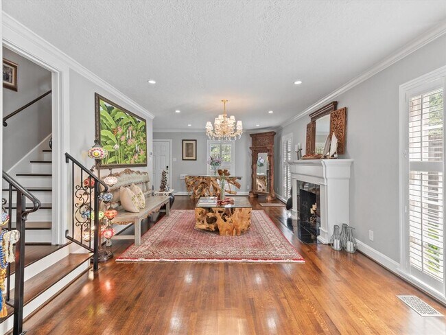 Building Photo - 3021 Wroxton Rd