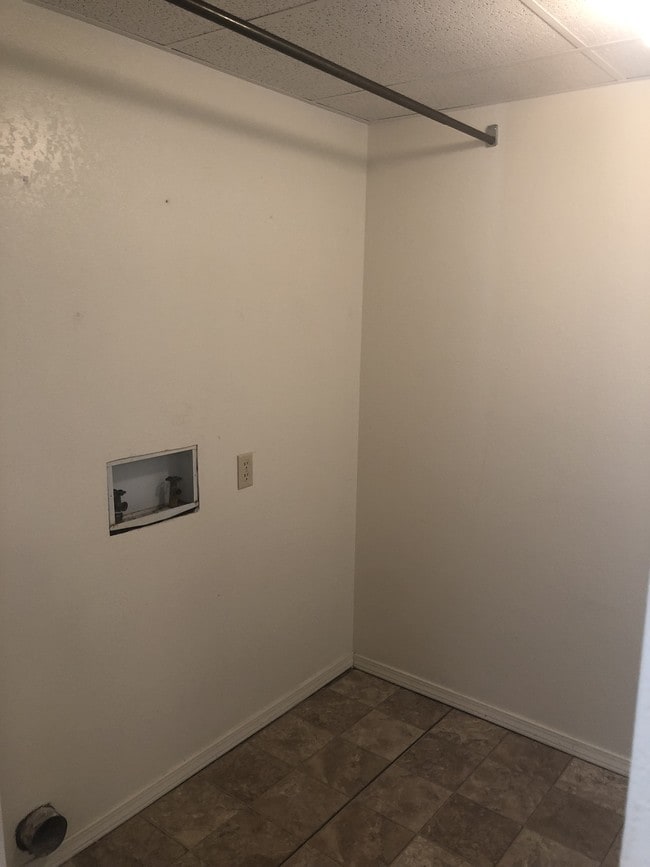 Building Photo - 1817 E 24th Ave