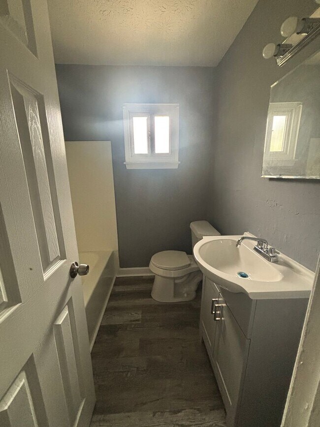 Foto del edificio - 3bd Single Section 8