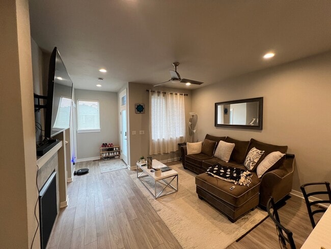 Building Photo - 5565 SE 80th Ave