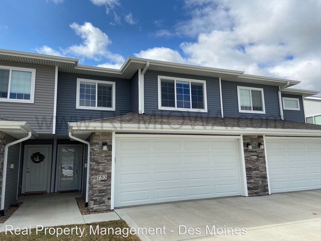 Primary Photo - 3 br, 2.5 bath House - 753 NE Macey Way