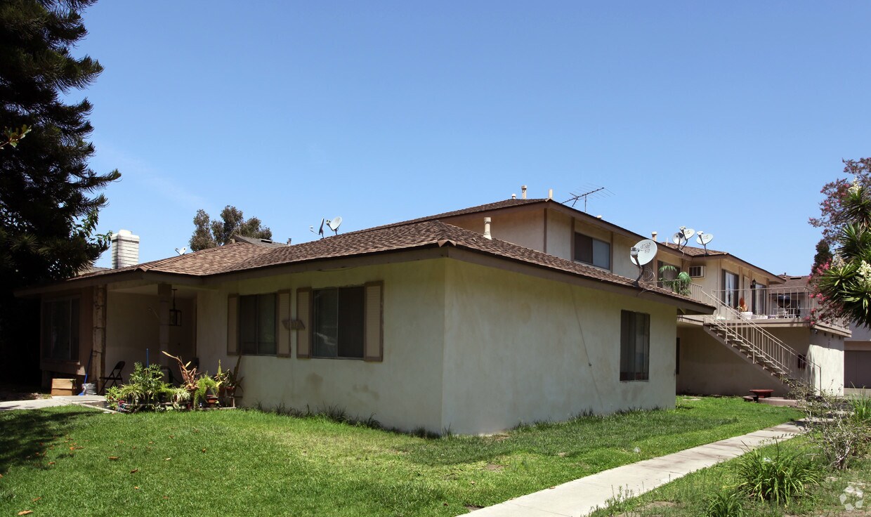 Primary Photo - 2337 E Omega Ave