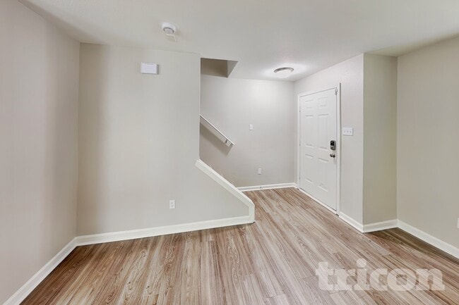 Building Photo - 758 Sinclair Dr