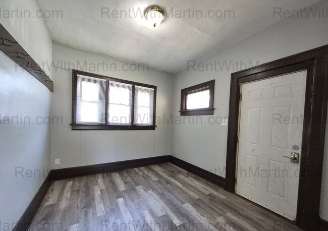Building Photo - 1128 Mulberry St