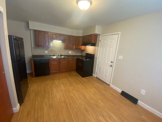 Foto del edificio - 4645 Sandy Lane Rd