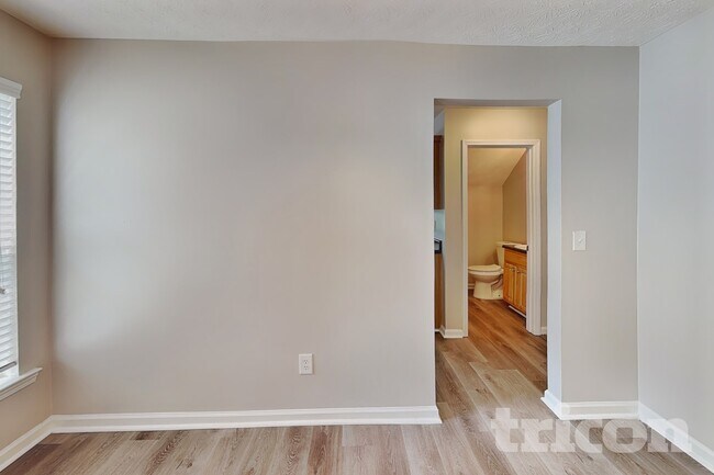 Foto del edificio - 9598 Lakeview Cir