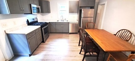 Building Photo - 112 Hudson St