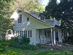 Building Photo - 18 Hillandale Rd