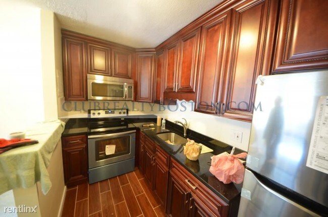 Building Photo - 2 Larose Pl