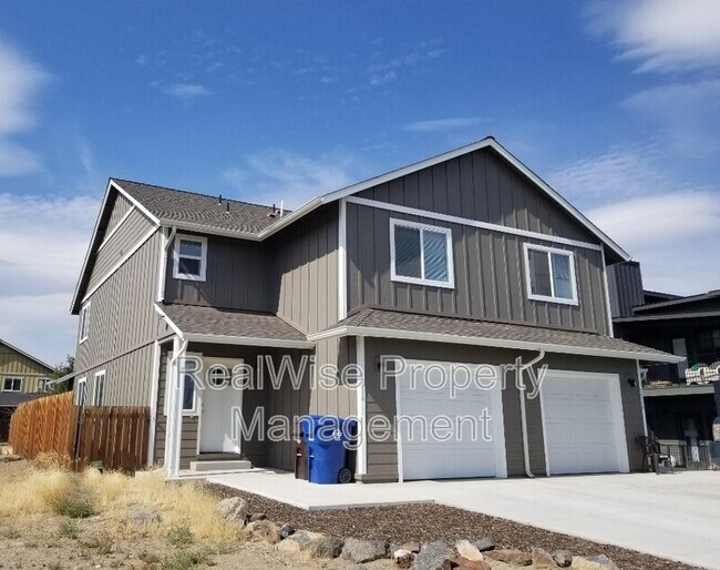 Building Photo - 1216 SW 27th St
