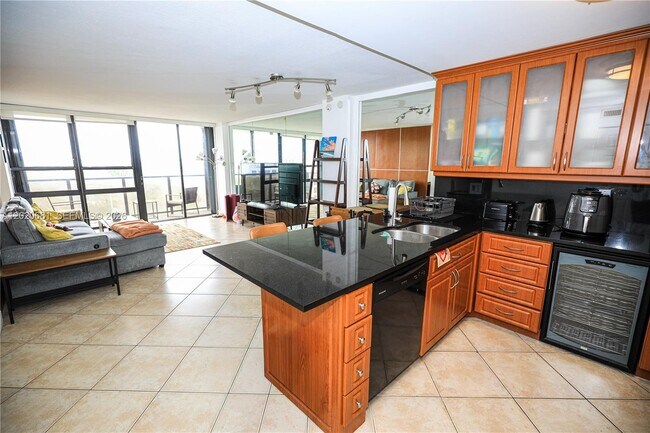 Foto del edificio - 600 NE 36th St