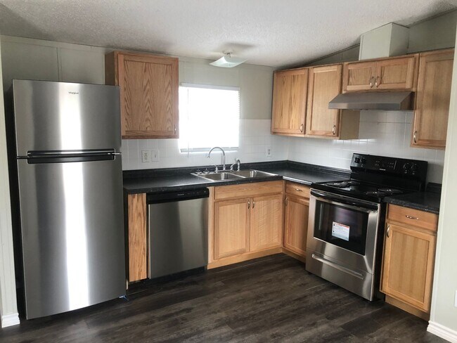 Building Photo - Single-wide Mobile Home
