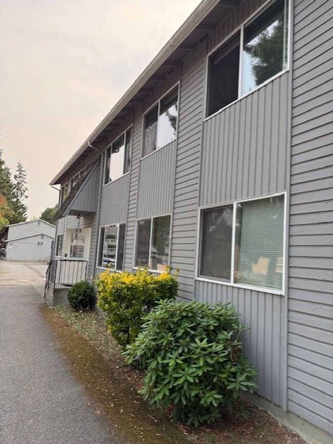 Building Photo - Wu Casino Road 16 unit - Everett