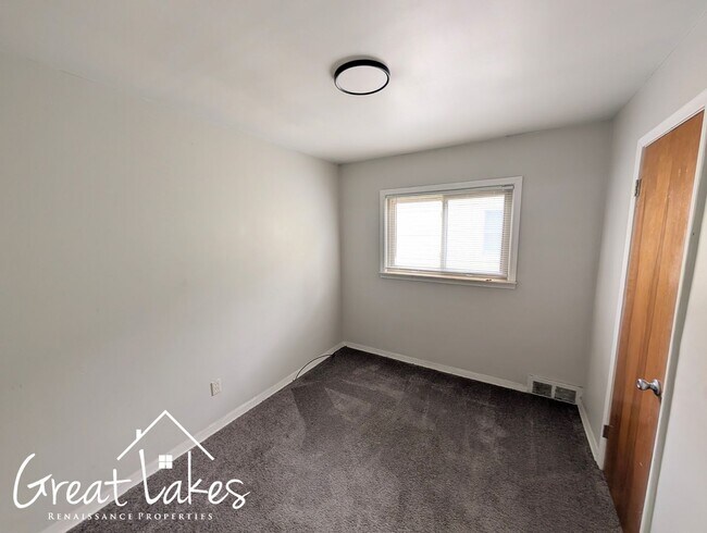 Foto del edificio - Beautiful 2 Bedroom 1 Bathroom now availab...