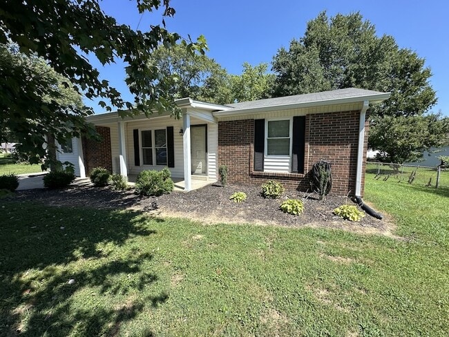 Building Photo - 116 SE Springdale Dr