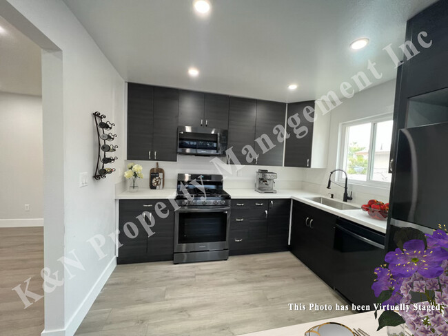 New Euro kitchen cabinets - 1872 Diamond St