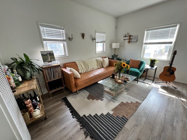 Foto del edificio - 2474 Glencoe Ave