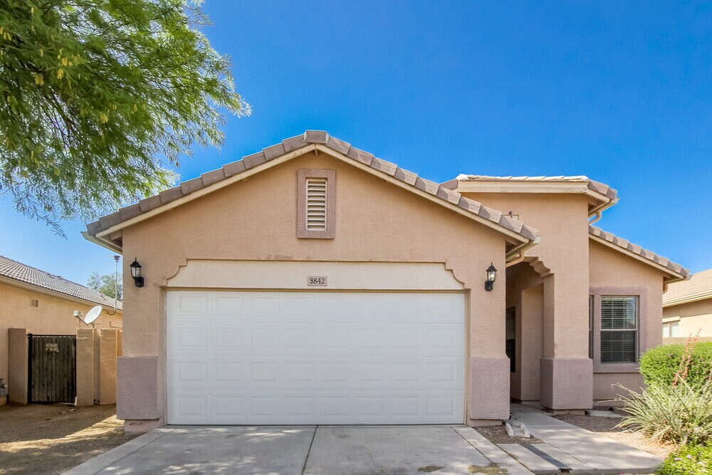 Foto principal - 8842 W Hilton Ave