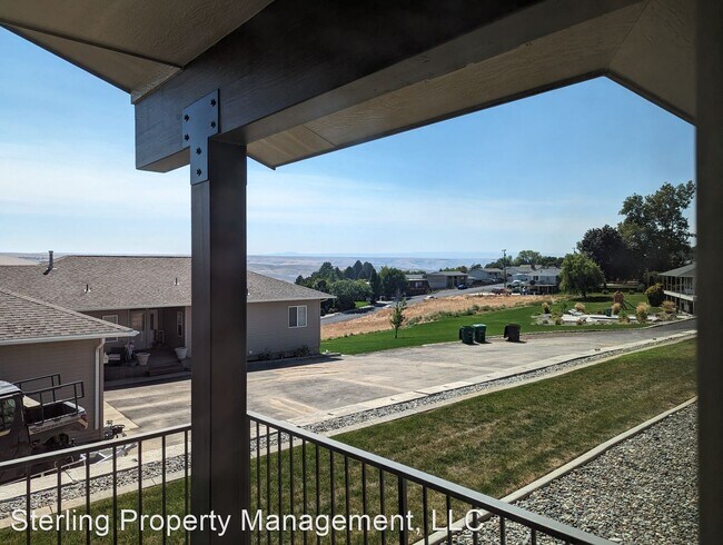 Building Photo - 3 br, 2 bath House - 932 Cedar Ave. #4