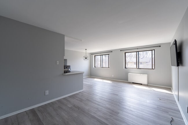 Building Photo - 8601 Manchester Rd