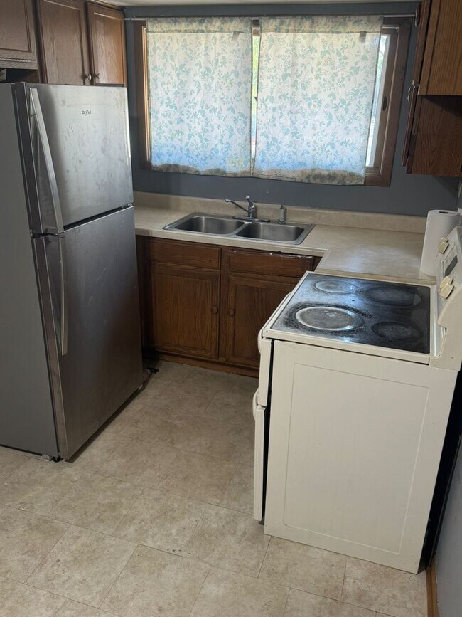 Foto del edificio - 1671 Maple Ln
