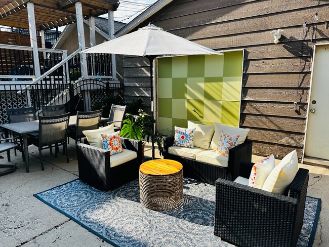 Patio - 1906 N Hermitage Ave
