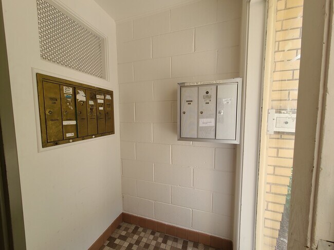 Foto del edificio - 4252 W Lawrence Ave