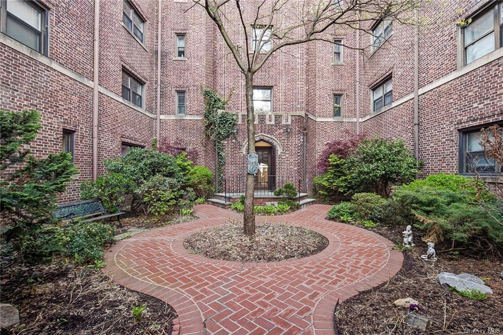 Foto principal - 240 Halstead Ave