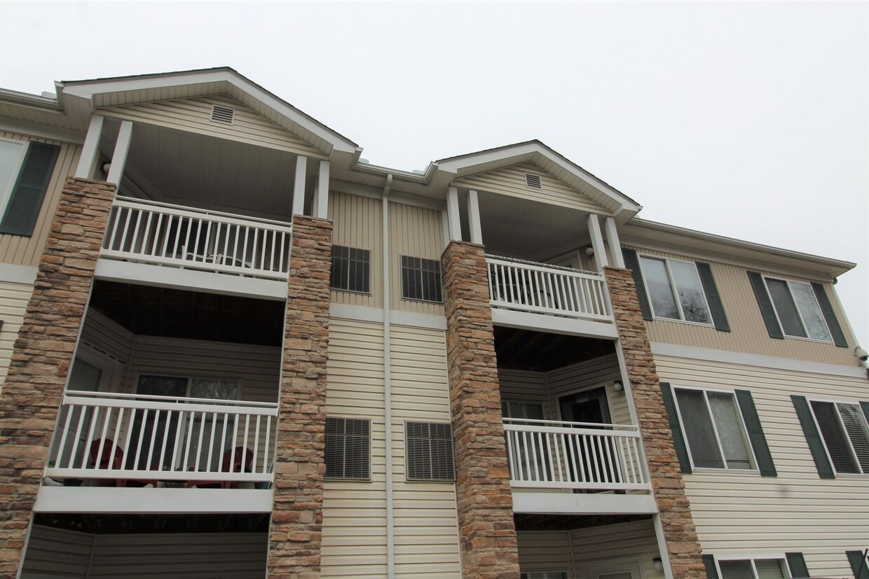 Primary Photo - River View Condo in Star City - 4 Bedrooms...