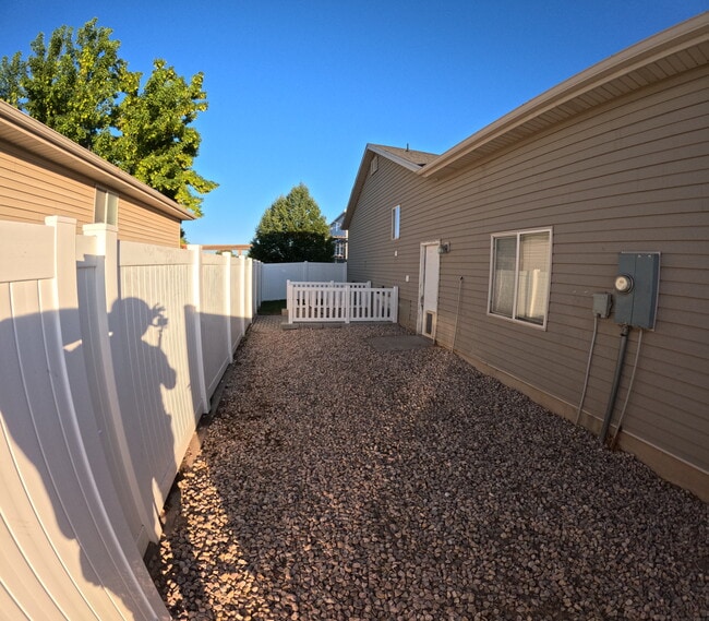 Building Photo - 2906 S 1550 W
