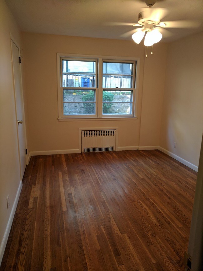 Foto del edificio - 639 Oakdene Ave