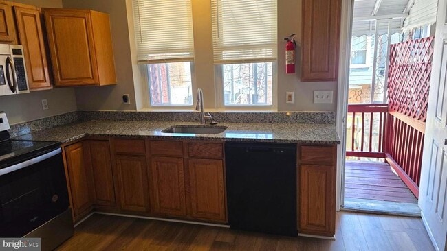 Building Photo - 539 N Luzerne Ave