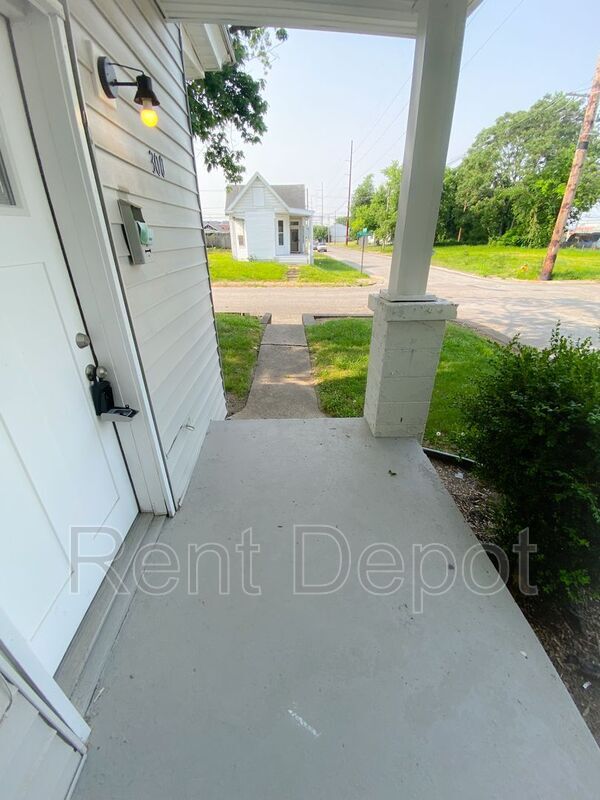 Foto del edificio - 300 E Michigan St