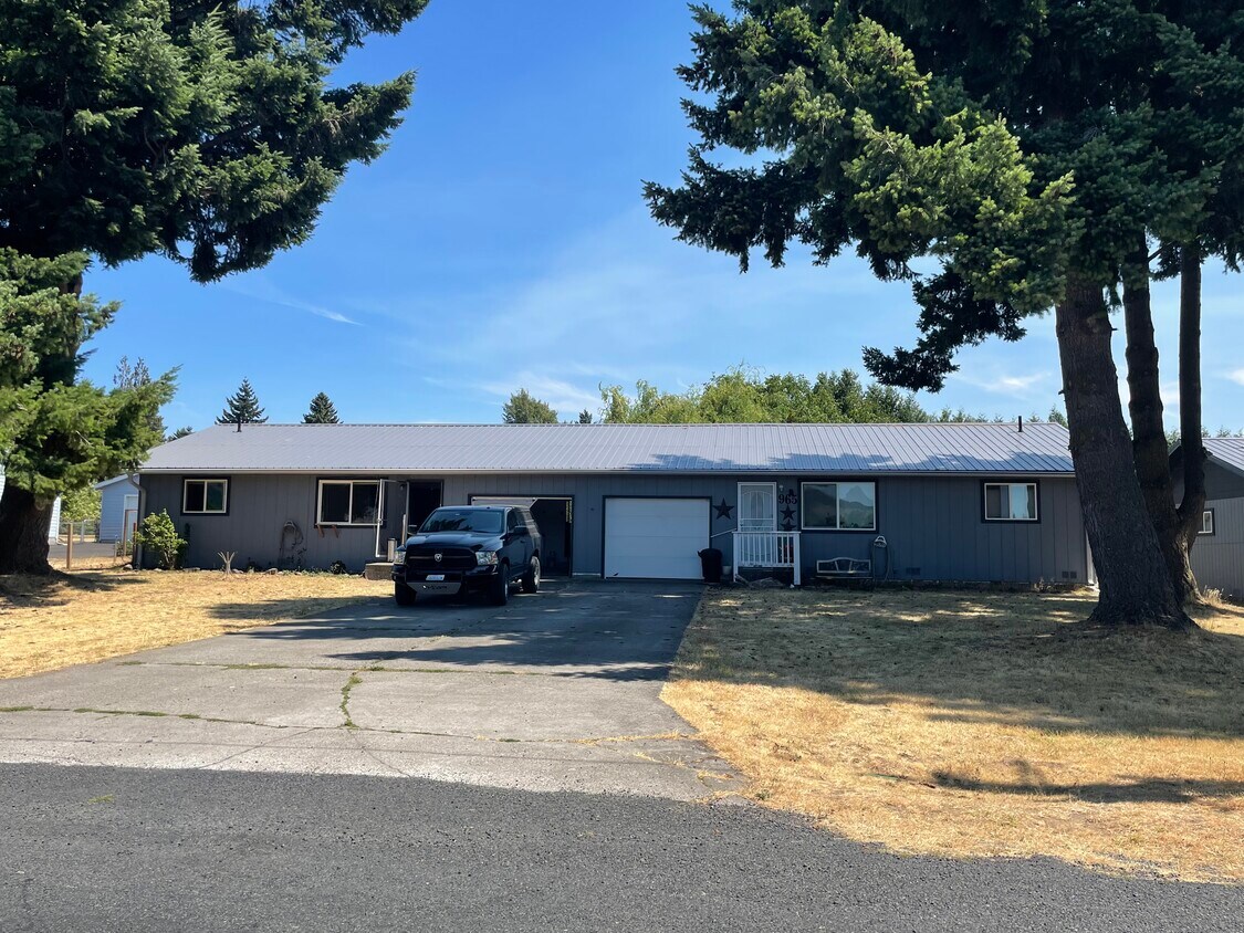 967 SW Pucker Huddle Rd, White Salmon, WA 98672 House Rental in White
