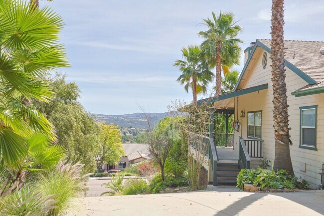 Foto del edificio - 5BR Home in Ramona Country Estates with Pool & Views