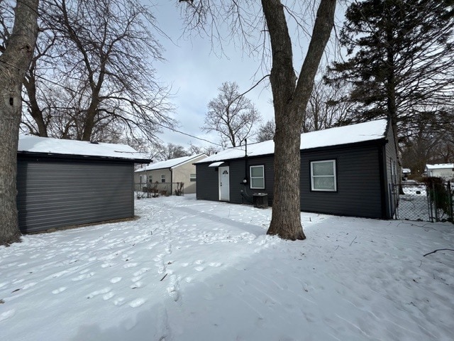 Foto del edificio - 16752 Artesian Ave