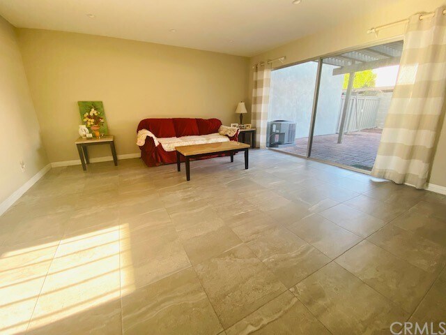 Foto del edificio - 14152 Via Posada