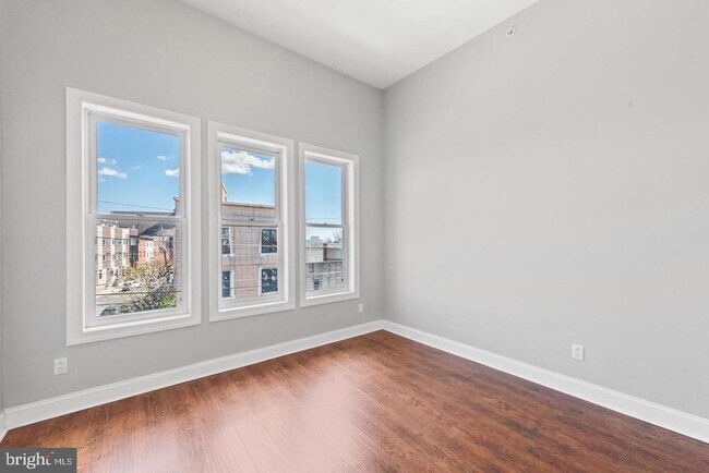 Foto del edificio - 2478 Frankford Ave