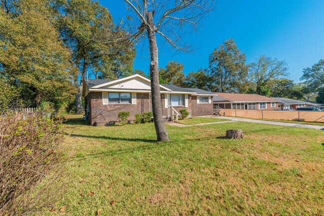 Building Photo - $1,300 - 3 bed/2 bath house for rent in Fl...