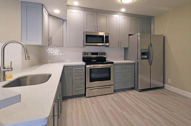 Foto del edificio - 9055 Wiles Rd