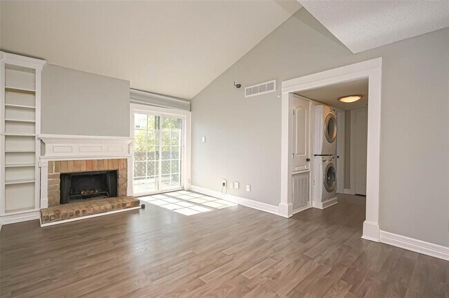 Building Photo - 10053 Westpark Dr