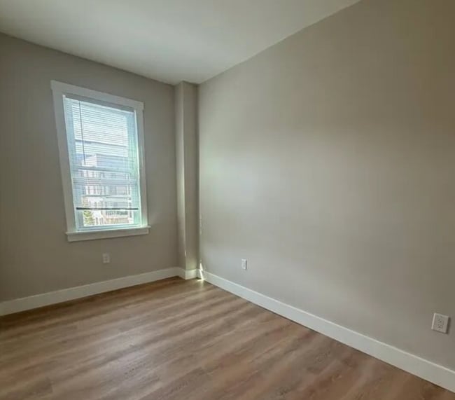 Building Photo - 17 M St