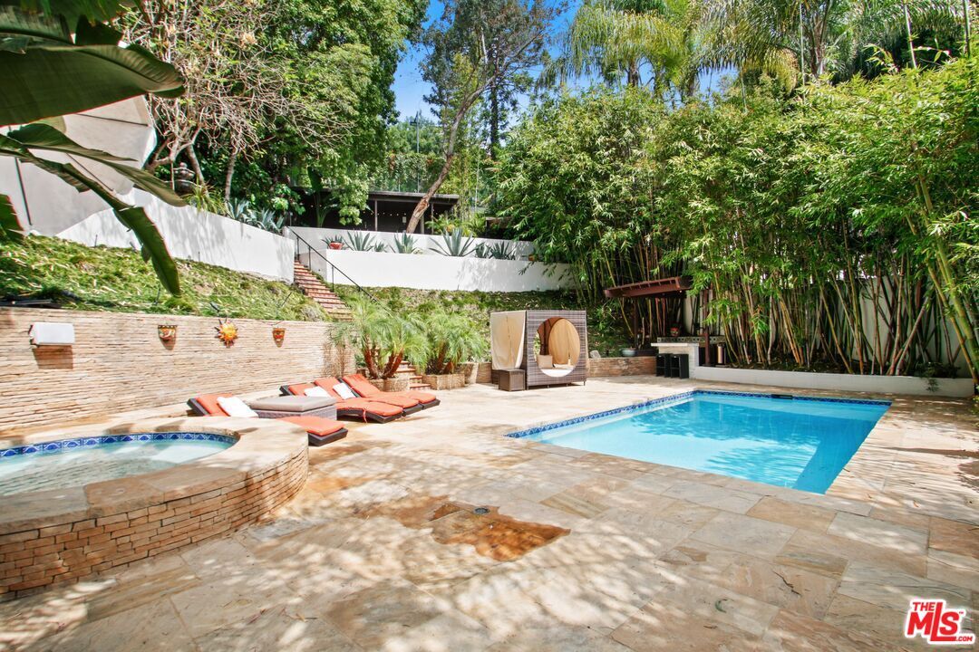 Foto principal - 8343 W Sunset Blvd