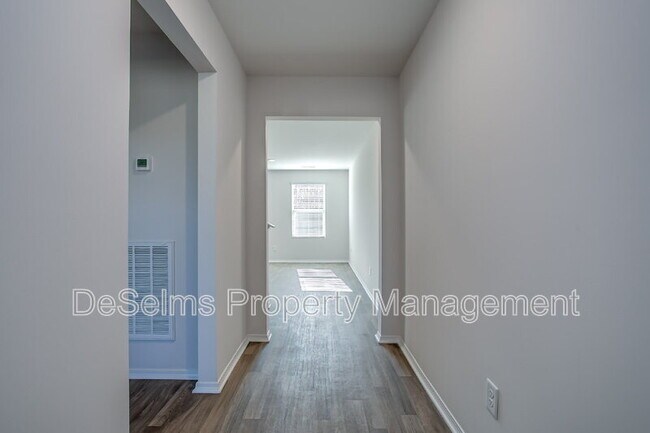 Foto del edificio - 2206 Yearling Dr