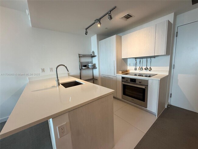 Foto del edificio - 501 NE 31st St