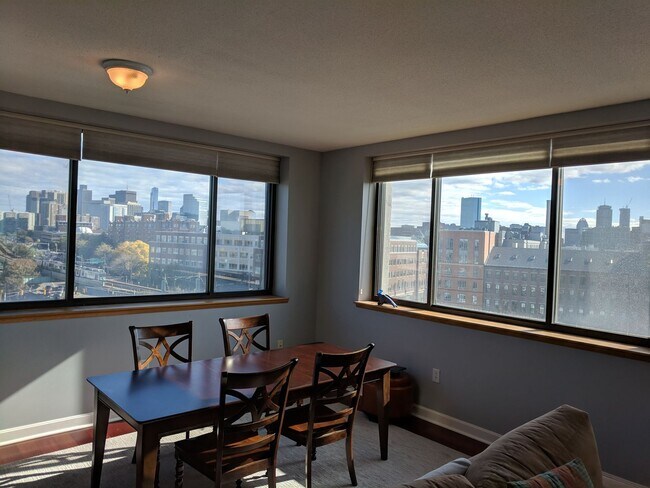 Foto del edificio - Cambridge 2 BR 2 BA elevator building with parking for Feb 2nd