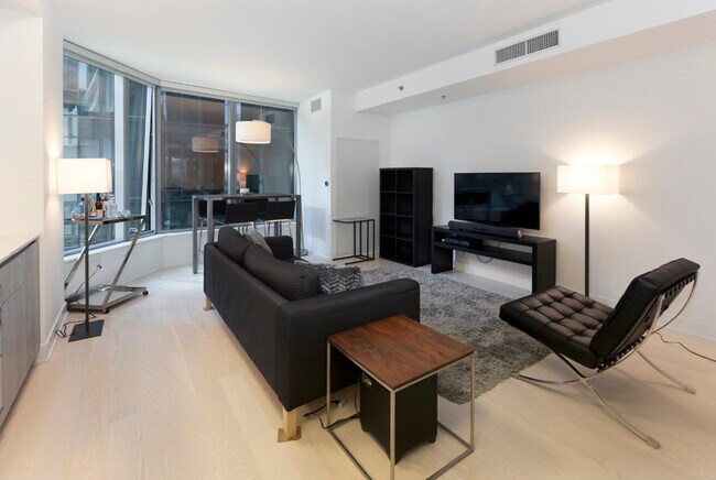 Building Photo - 318 Main St