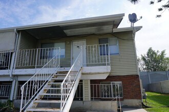Building Photo - 8287 Ivy Dr